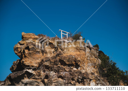 [江島] 一塊巨大的神聖岩石 133711110
