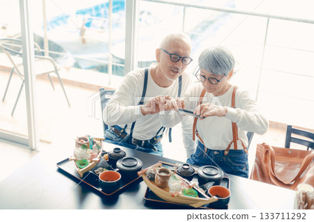 A moment before the meal, taking a photo of the boat-shaped platter with a smartphone A moment before the meal, taking a photo of the boat-shaped platter with a smartphone 133711292