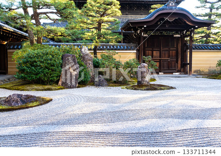 京都府京都市東山區大淵園3號,建仁寺北條石庭的冬季景色 京都府京都市東山區大淵園3號,建仁寺北條石庭的冬季景色 133711344