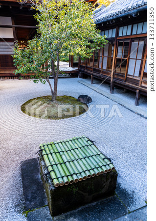 京都府京都市東山區建仁寺北條庭園1號庭園的冬季景色 京都府京都市東山區建仁寺北條庭園1號庭園的冬季景色 133711350
