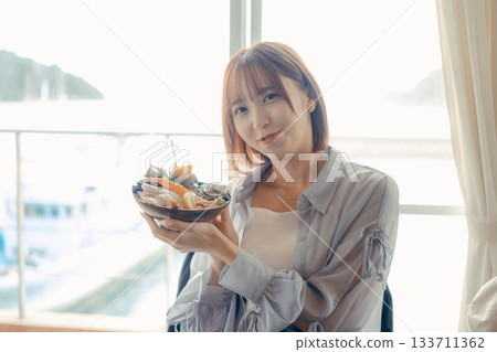 A moment from traveling with a seafood bowl in hand A moment from traveling with a seafood bowl in hand 133711362