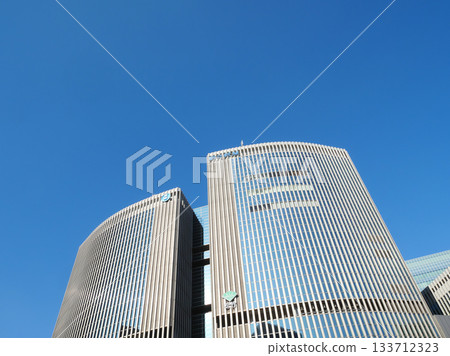 Skyscrapers shining against the blue sky | Ginza 133712323