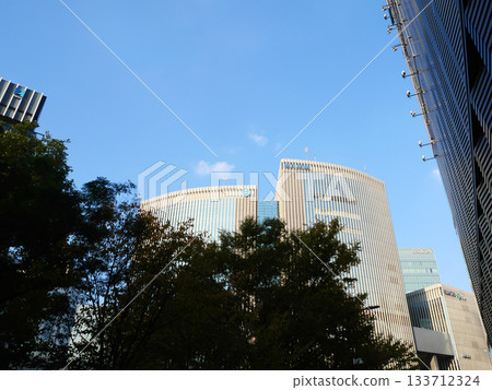 Blue sky seen between the skyscrapers | Ginza 133712324