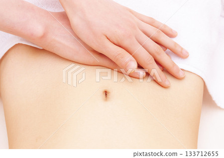 腹部按摩 133712655