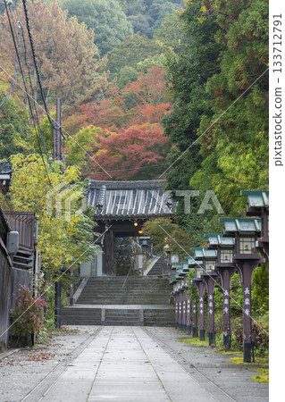 Autumn Chorakuji Temple - Autumn leaves and Sanmon Gate Autumn Chorakuji Temple - Autumn leaves and Sanmon Gate 133712791