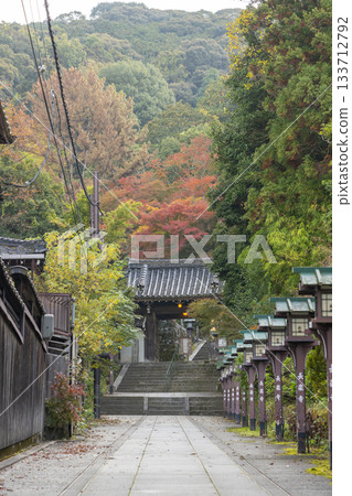 Autumn Chorakuji Temple - Autumn leaves and Sanmon Gate Autumn Chorakuji Temple - Autumn leaves and Sanmon Gate 133712792