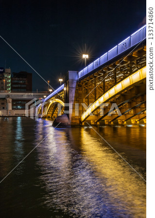 從隅田川看的夜視圖 從隅田川看的夜視圖 133714860