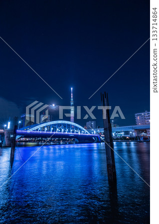 Illuminated Komagata Bridge and the Sumida River at night Illuminated Komagata Bridge and the Sumida River at night 133714864