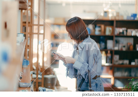 A local stroll scene featuring a woman in her twenties picking up cafe goods A local stroll scene featuring a woman in her twenties picking up cafe goods 133715511