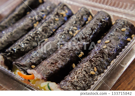 美味正宗的韓式海苔包飯 美味正宗的韓式海苔包飯 133715842
