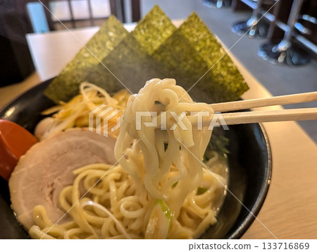 Tonkotsu salt ramen topped with green onions 133716869
