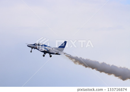 藍色脈衝飛行表演隊示範飛行：6號飛機起飛 133716874