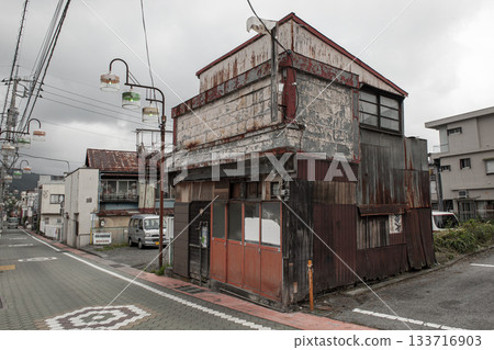 A lonely old storehouse remains... Fujiyoshida, a town that retains the scent of the Showa era 133716903