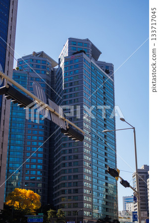 明洞城市景觀的秋色 133717045