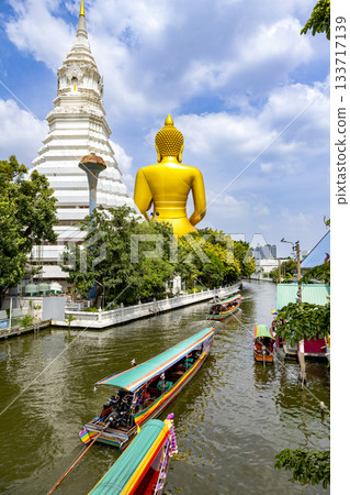 Golden Buddha at Wat Pak Nampha Si Charoen in Bangkok, Thailand Golden Buddha at Wat Pak Nampha Si Charoen in Bangkok, Thailand 133717139