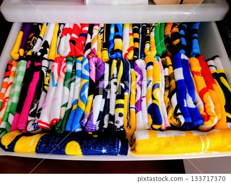 存放的彩色毛巾 存放的彩色毛巾 133717370