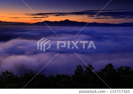 岩手縣遠野市黎明風景 133717383