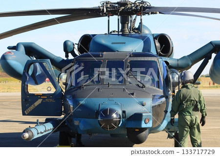 救援直升機準備起飛,日本航空自衛隊災害救援 救援直升機準備起飛,日本航空自衛隊災害救援 133717729