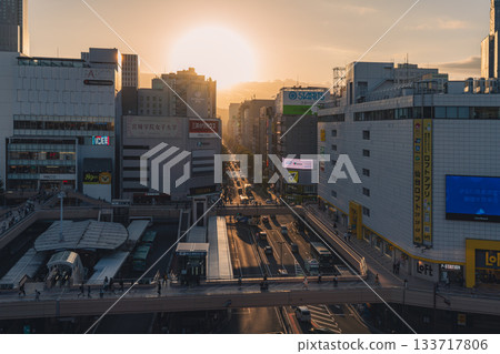 Sendaihenge - Evening sky and golden sun 133717806