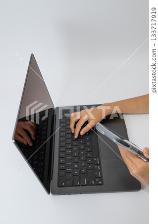 使用筆記型電腦和智慧型手機進行多工處理 133717919