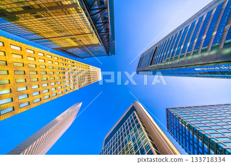 日本東京城市景觀。俯瞰汐留商業區。美好的未來就在眼前。 133718334