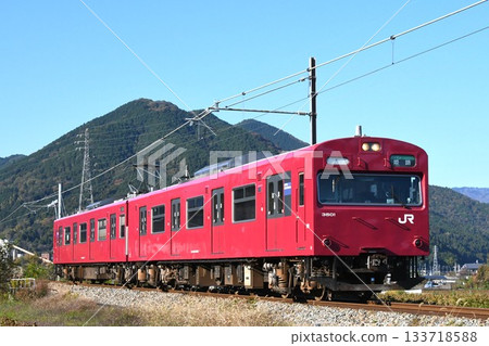 103系列3500列車，開往坂丹線姬路方向。 133718588