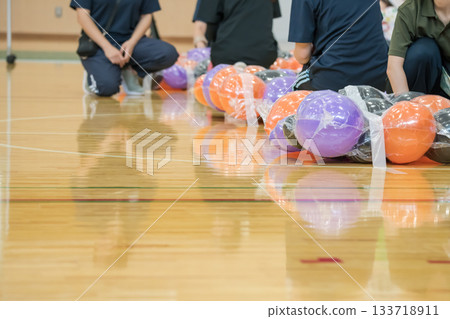 【幼兒園運動會障礙賽開始】 133718911