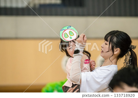 【幼兒園運動會:表演時我和媽媽都哭了】 【幼兒園運動會:表演時我和媽媽都哭了】 133718920