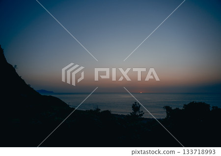Sunset over the Sea of Japan and a tranquil seascape 133718993