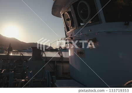 A quiet morning view of the harbor and lighthouse 133719353