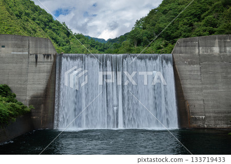 薩博水壩和夏山 薩博水壩和夏山 133719433