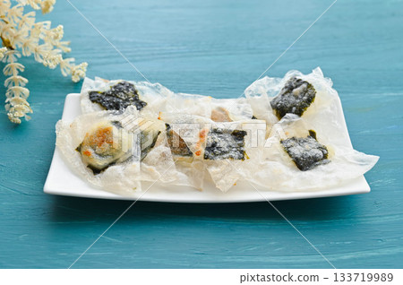 Seaweed and cheese wrapped in rice paper 133719989