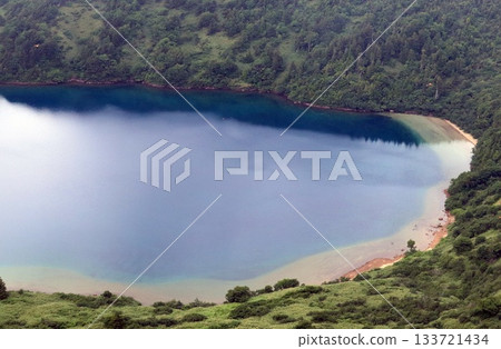 放大觀察女巫之眼，一個高山湖泊 133721434