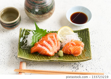 鱒魚鮭魚刺身 鱒魚鮭魚刺身 133723219