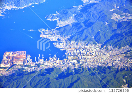 從高空俯瞰吳市及其周邊地區（廣島縣吳市）[2025年7月] 133726396