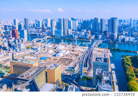 日本東京城市景觀：邁向新時代。築地市場舊址景觀。即將重新開發…= 14日 133726459