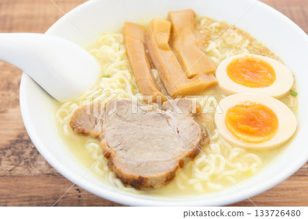 美味的鹹味泡麵 133726480