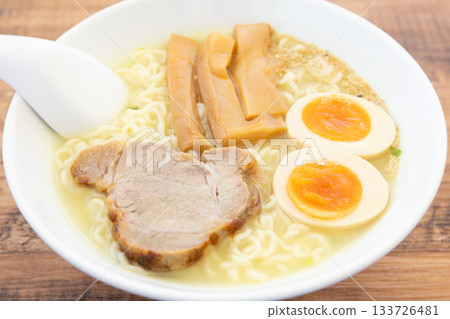 美味的鹹味泡麵 133726481