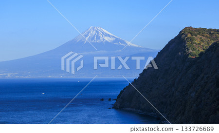 從井田眺望駿河灣和富士山 133726689