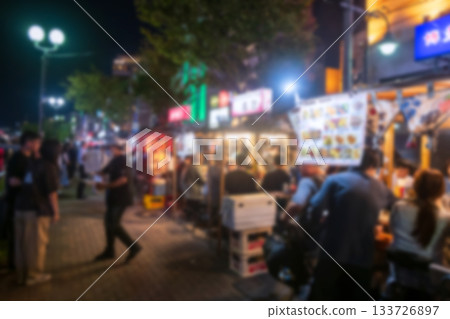Blur image of tourist people at famous food stalls or yatai, Fukuoka Blur image of tourist people at famous food stalls or yatai, Fukuoka 133726897