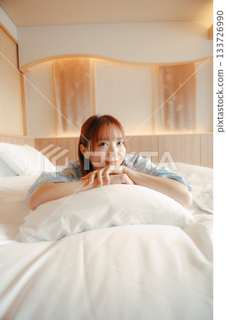 A scene of a woman in a yukata relaxing on a bed 133726990