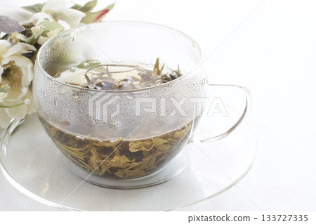 Jasmine tea 133727335