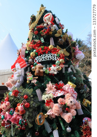 裝飾的聖誕樹 133727779