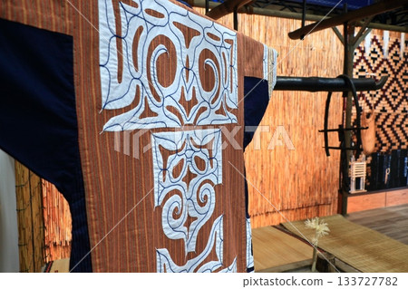 帶有圖案的傳統阿伊努族服裝 133727782