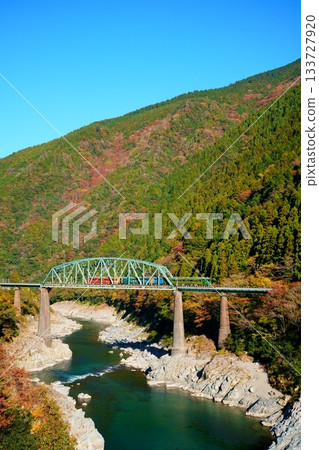 Autumn leaves at Obokekoboke and the thousand-year story of the center of Shikoku Autumn leaves at Obokekoboke and the thousand-year story of the center of Shikoku 133727920