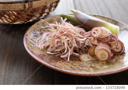 Shredded and round slices of myoga ginger Shredded and round slices of myoga ginger 133728099