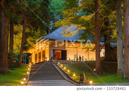 岩手縣平泉市中尊寺金殿的秋季燈光秀 岩手縣平泉市中尊寺金殿的秋季燈光秀 133728481