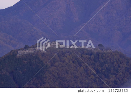 Mysterious scenery of Takeda Castle ruins floating in a sea of clouds 133728583