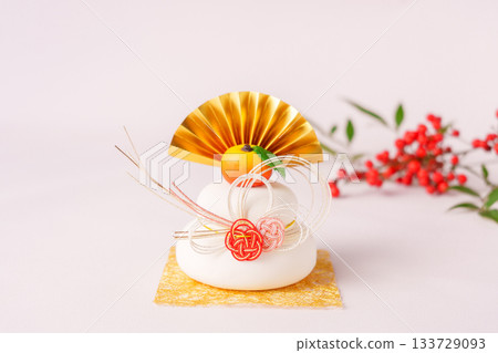 Kagami mochi and background Kagami mochi and background 133729093