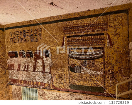 Mural paintings in Tutankhamun's tomb 133729219
